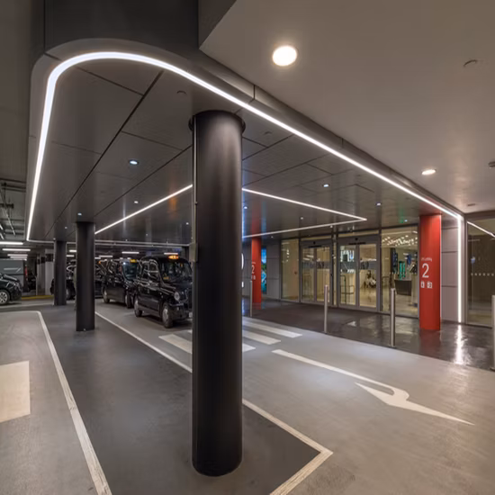 Lumière linéaire pendante flexible de montage de barre de LED d'immeuble de bureaux commerciaux